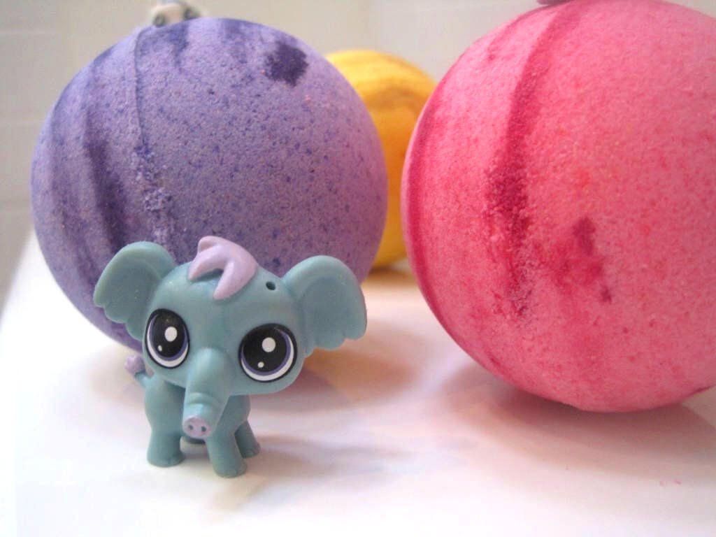 Pets Bath Bombs Party Pack (with Toys Inside) - 6 ct - Berwyn Betty's Bath & Body Shop