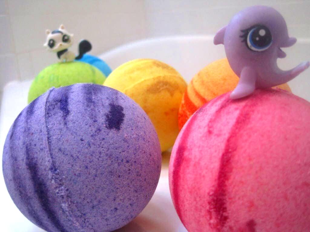 Pets Bath Bombs Party Pack (with Toys Inside) - 6 ct - Berwyn Betty's Bath & Body Shop