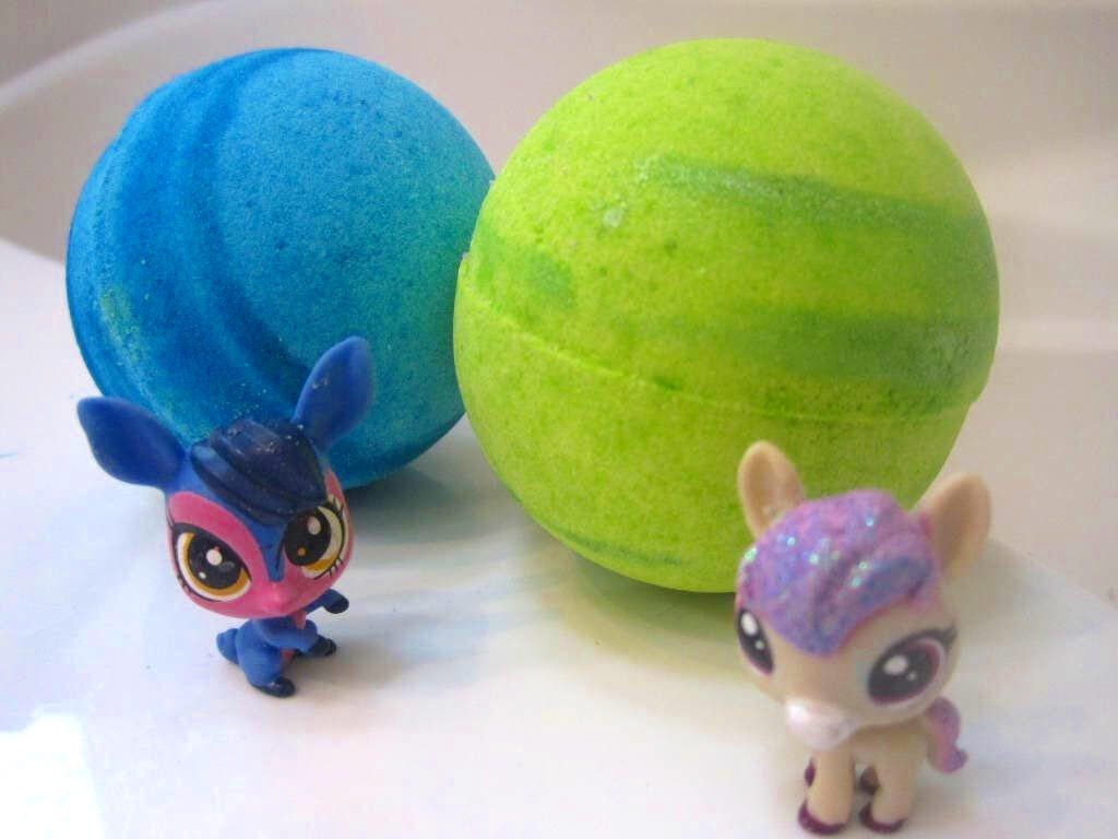 Pets Bath Bombs Party Pack (with Toys Inside) - 6 ct - Berwyn Betty's Bath & Body Shop
