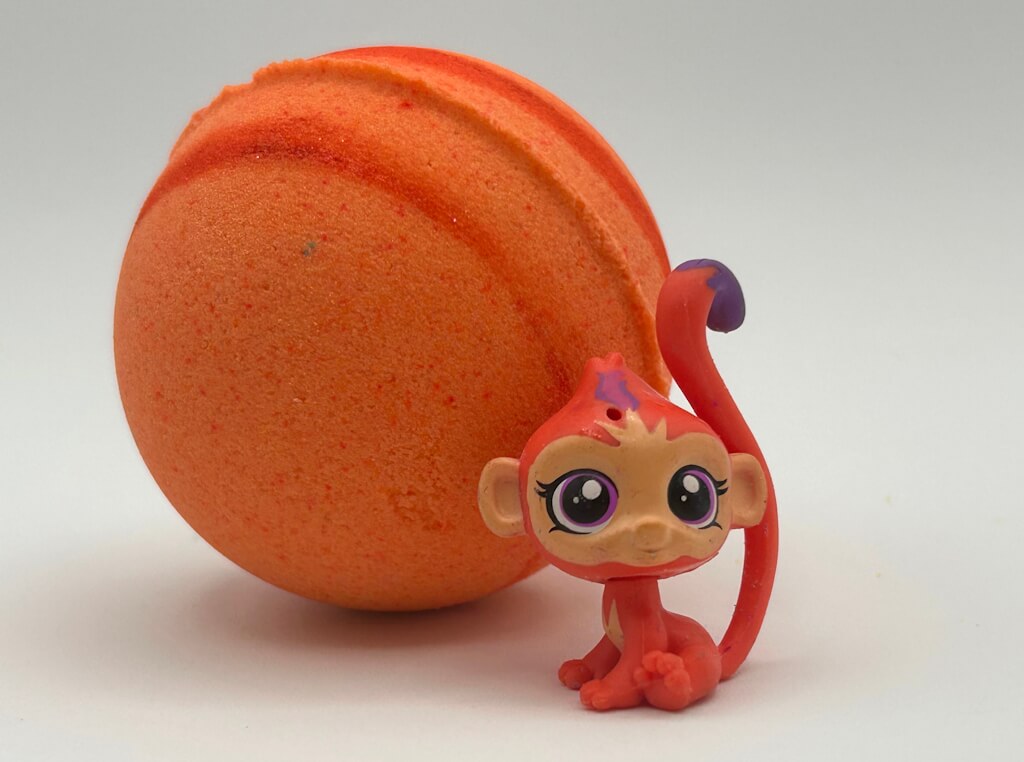 PETS Bath Bomb Gift Box with Littlest Pet Shop Toy Figurines Inside - 4 ct