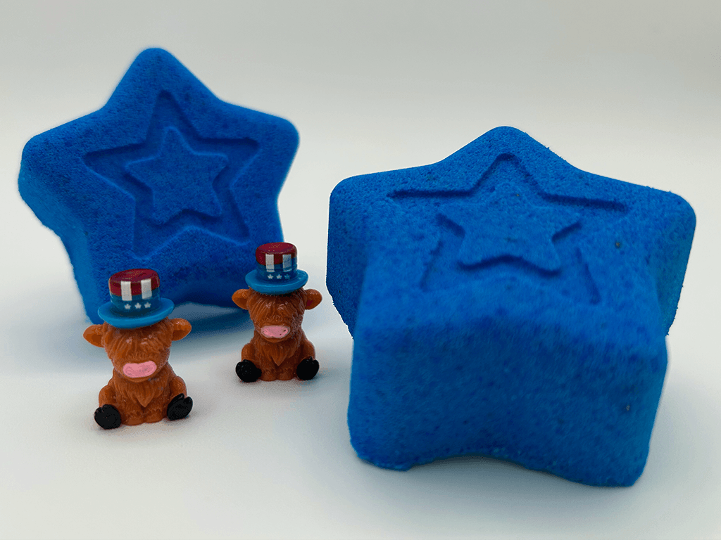 BASICS Patriotic Star Bath Bomb with Patriotic Highland Cow Figure Inside