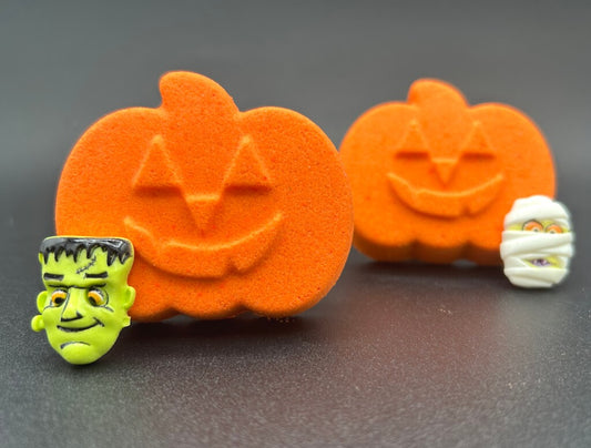🎃 BASICS Mini Jack O'Lantern Kids Bath Bomb with Surprise Halloween-Themed Toy Inside
