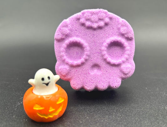 💀 BASICS Mini Sugar Skull Kids Bath Bomb with Surprise Halloween-Themed Toy Inside