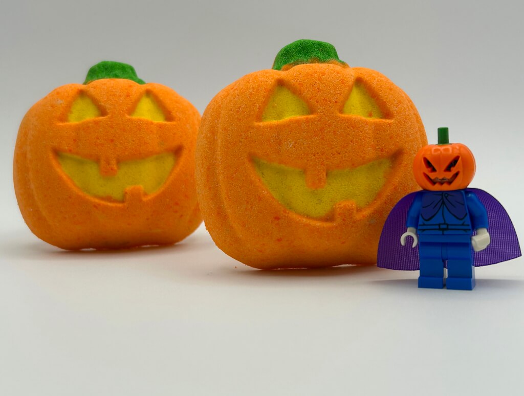 🎃 Jack O'Lantern Kids Bath Bomb with Pumpkinhead Minifigure Toy Inside