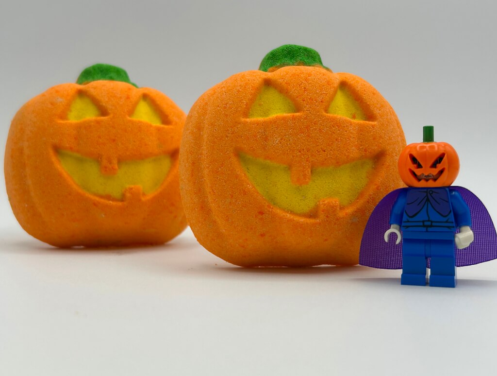 🎃 Jack O'Lantern Kids Bath Bomb with Pumpkinhead Minifigure Toy Inside