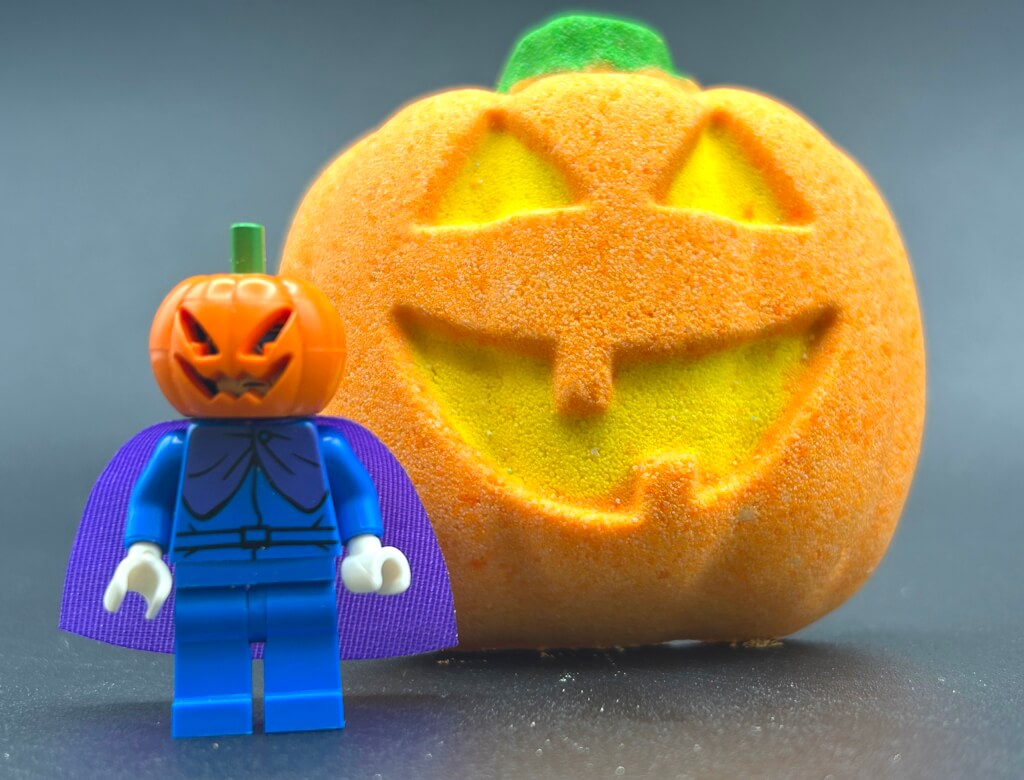 🎃 Jack O'Lantern Kids Bath Bomb with Pumpkinhead Minifigure Toy Inside