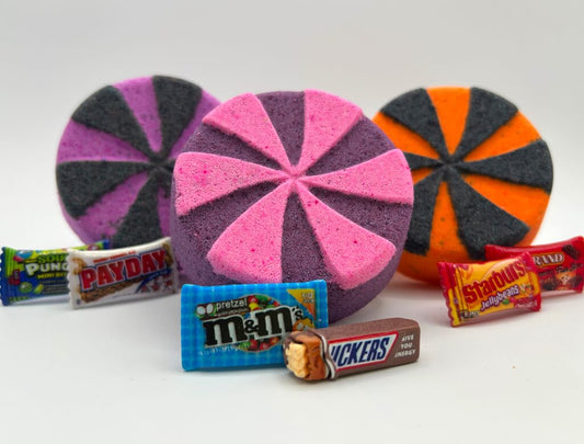 🍭 Halloween Pinwheel Candy Kids Bath Bomb with Candy Trinkets Inside
