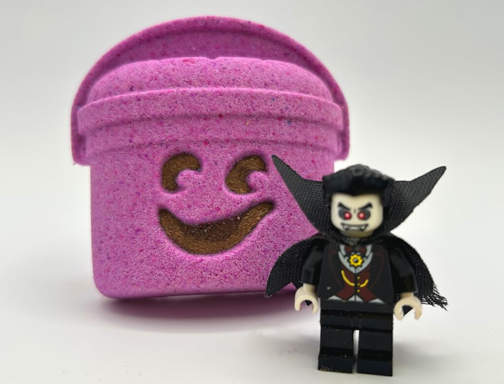 Trick or Treat Bucket Kids Bath Bomb – With Halloween Minifigure Inside!