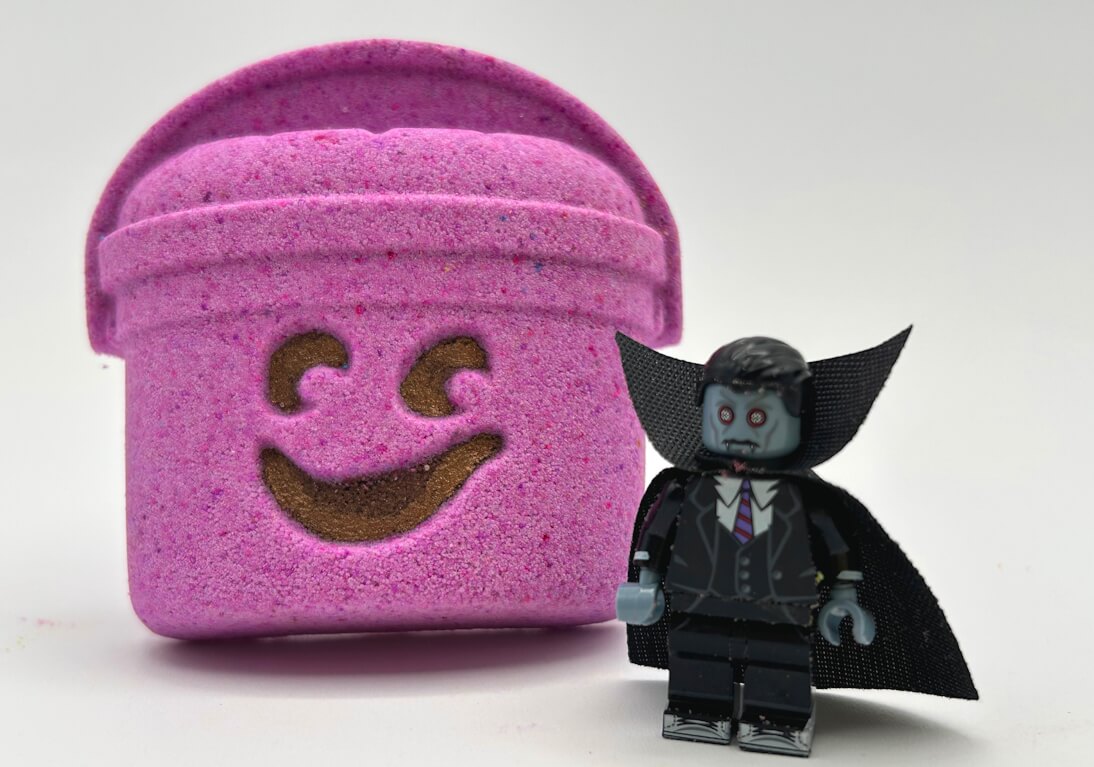 Trick or Treat Bucket Kids Bath Bomb – With Halloween Minifigure Inside!