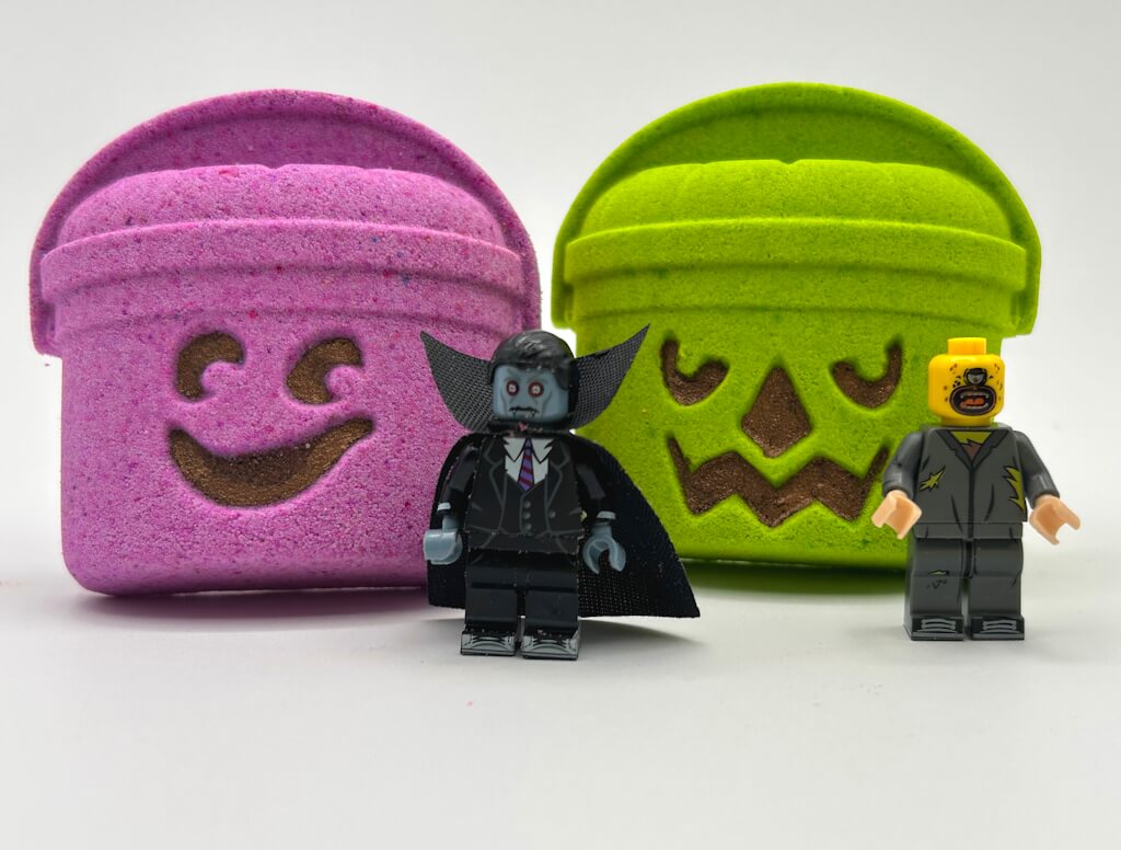 Trick or Treat Bucket Kids Bath Bomb – With Halloween Minifigure Inside!