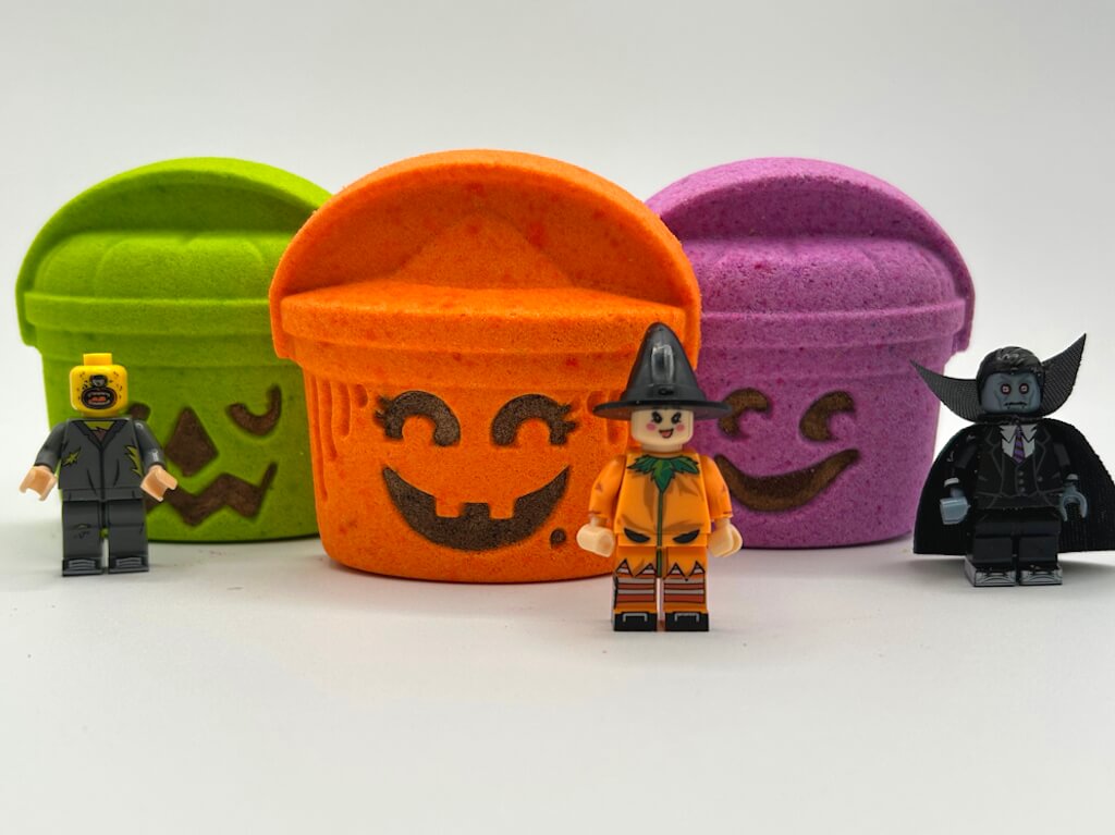 Trick or Treat Bucket Kids Bath Bomb – With Halloween Minifigure Inside!