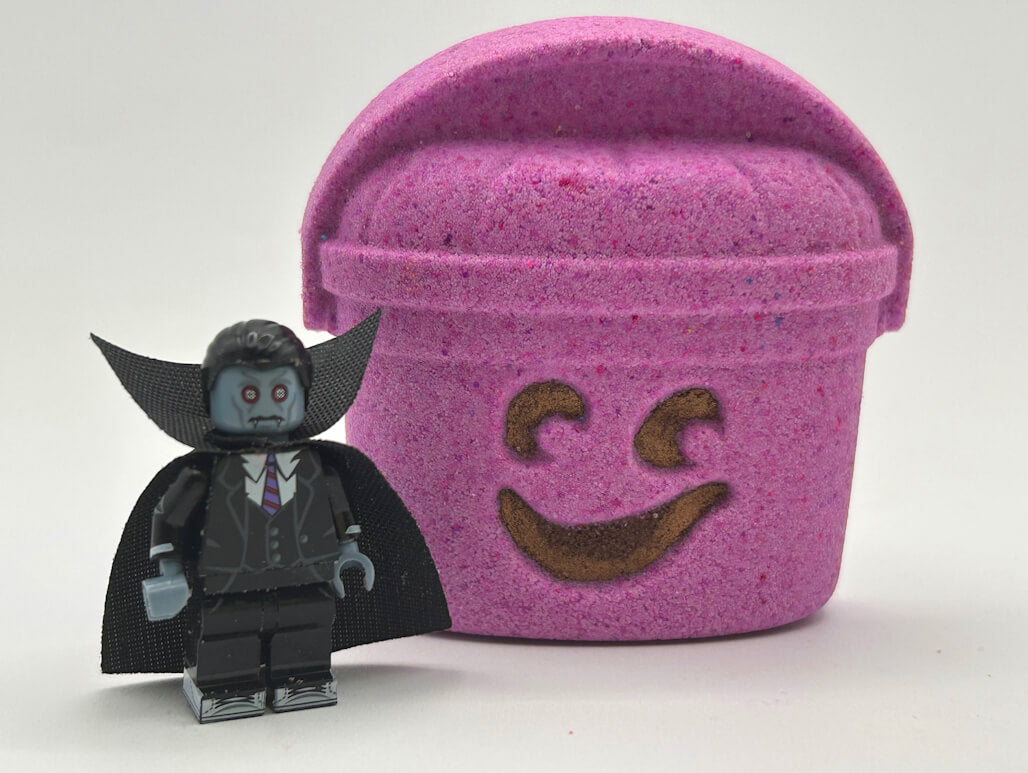 Trick or Treat Bucket Kids Bath Bomb – With Halloween Minifigure Inside!