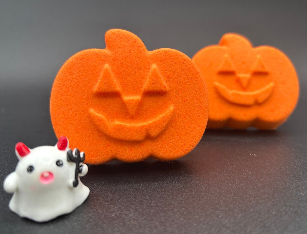 🎃 BASICS Mini Jack O'Lantern Kids Bath Bomb with Surprise Halloween - Themed Toy Inside - Berwyn Betty's Bath & Body Shop