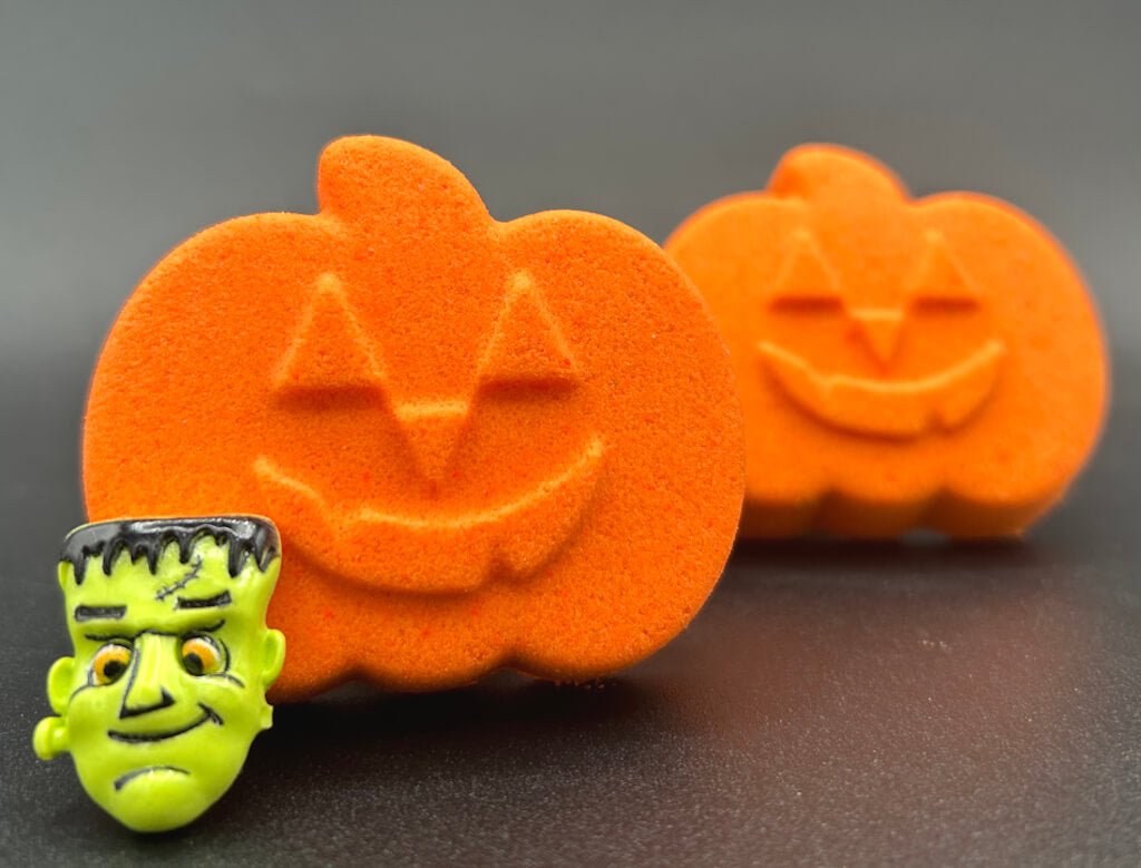 🎃 BASICS Mini Jack O'Lantern Kids Bath Bomb with Surprise Halloween - Themed Toy Inside - Berwyn Betty's Bath & Body Shop