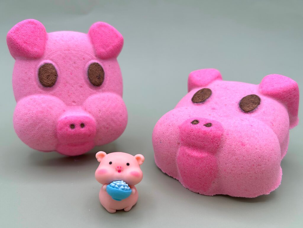 Farm Pig Kids Bath Bomb with Pig Figure Toy Inside - Berwyn Betty's Bath & Body Shop