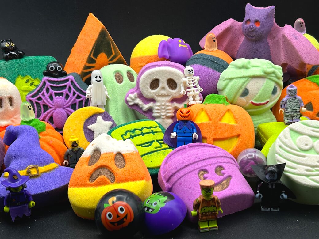 🎃HALLOWEEN Kids Bath Bombs Gift Box - 5 ct Spooky Surprises! - Berwyn Betty's Bath & Body Shop