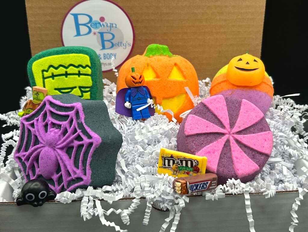 🎃HALLOWEEN Kids Bath Bombs Gift Box - 5 ct Spooky Surprises! - Berwyn Betty's Bath & Body Shop
