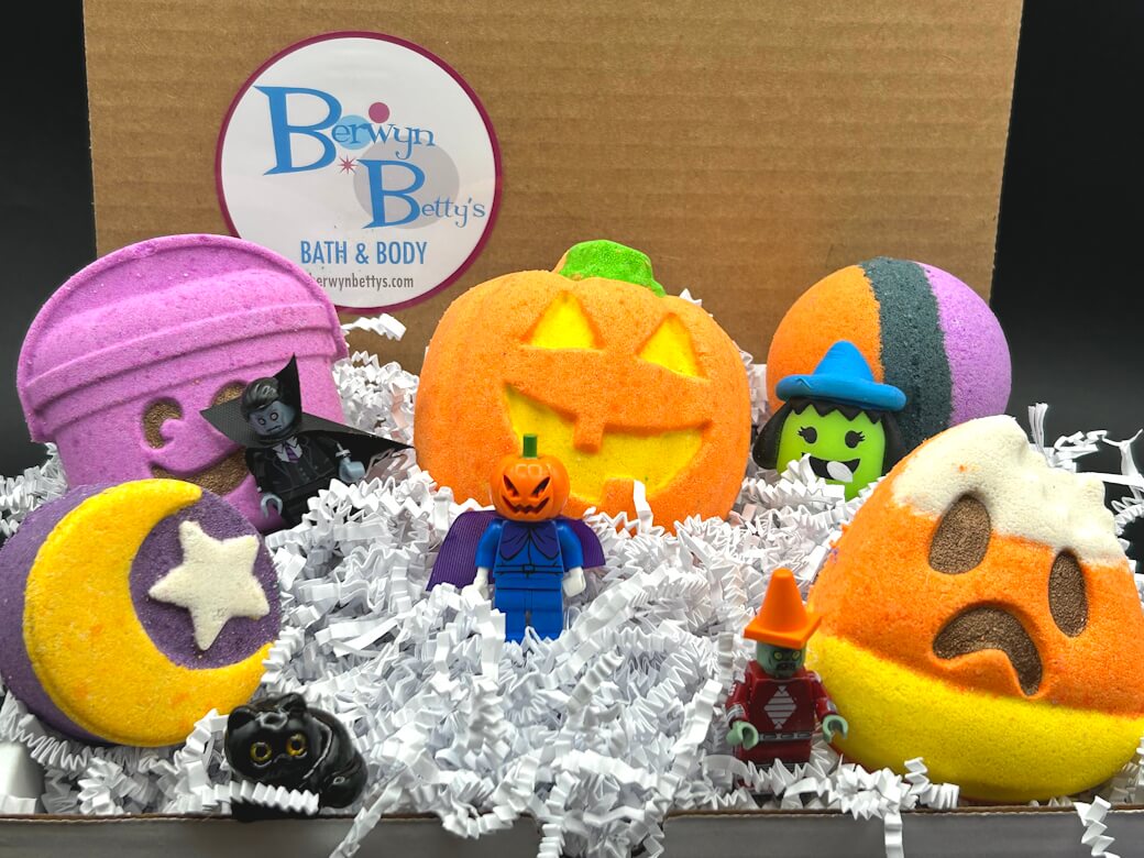 🎃HALLOWEEN Kids Bath Bombs Gift Box - 5 ct Spooky Surprises! - Berwyn Betty's Bath & Body Shop
