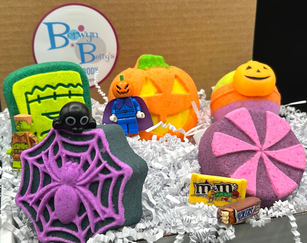 🎃HALLOWEEN Kids Bath Bombs Gift Box - 5 ct Spooky Surprises! - Berwyn Betty's Bath & Body Shop