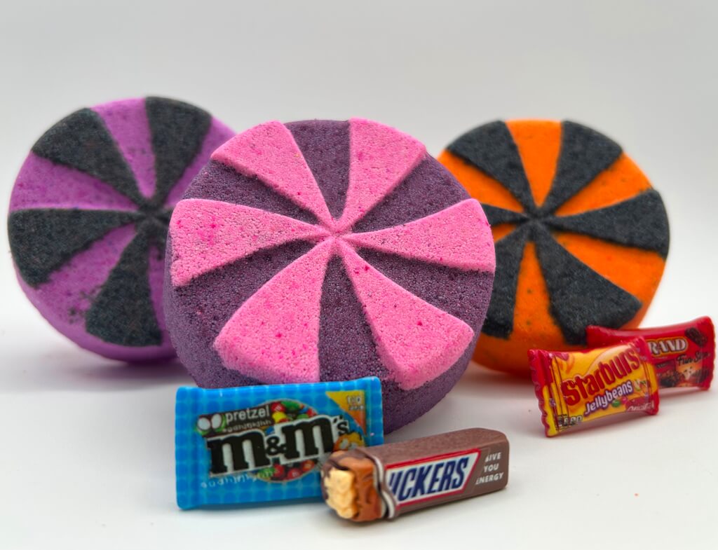🍭 Halloween Pinwheel Candy Kids Bath Bomb with Candy Trinkets Inside - Berwyn Betty's Bath & Body Shop