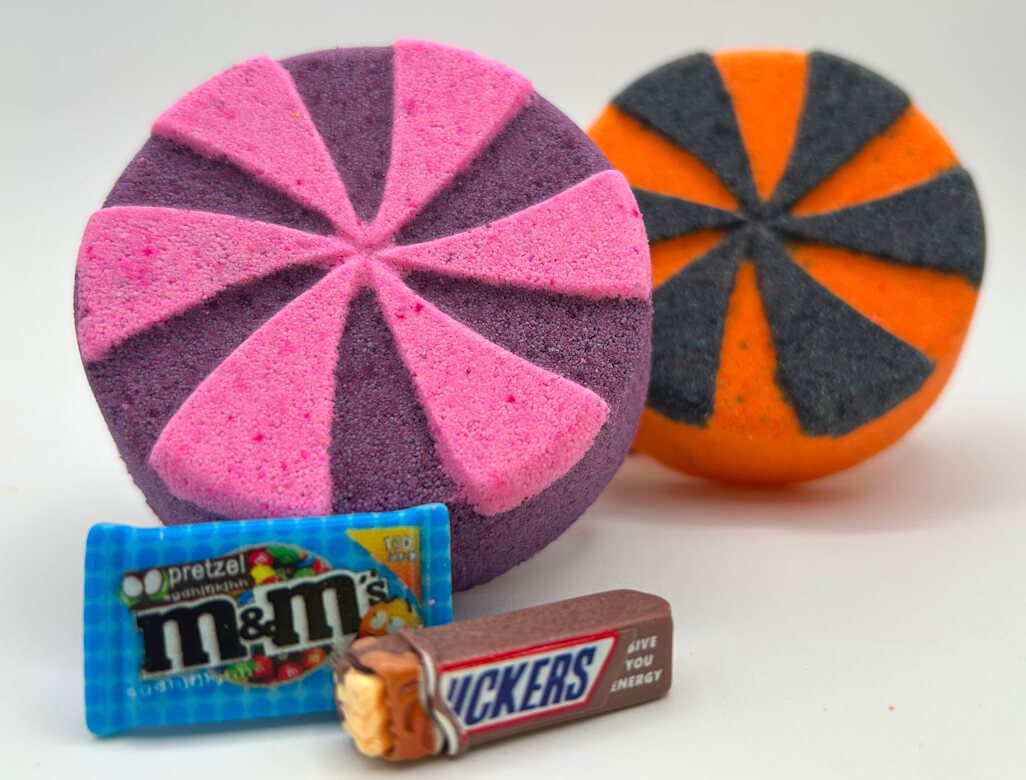 🍭 Halloween Pinwheel Candy Kids Bath Bomb with Candy Trinkets Inside - Berwyn Betty's Bath & Body Shop