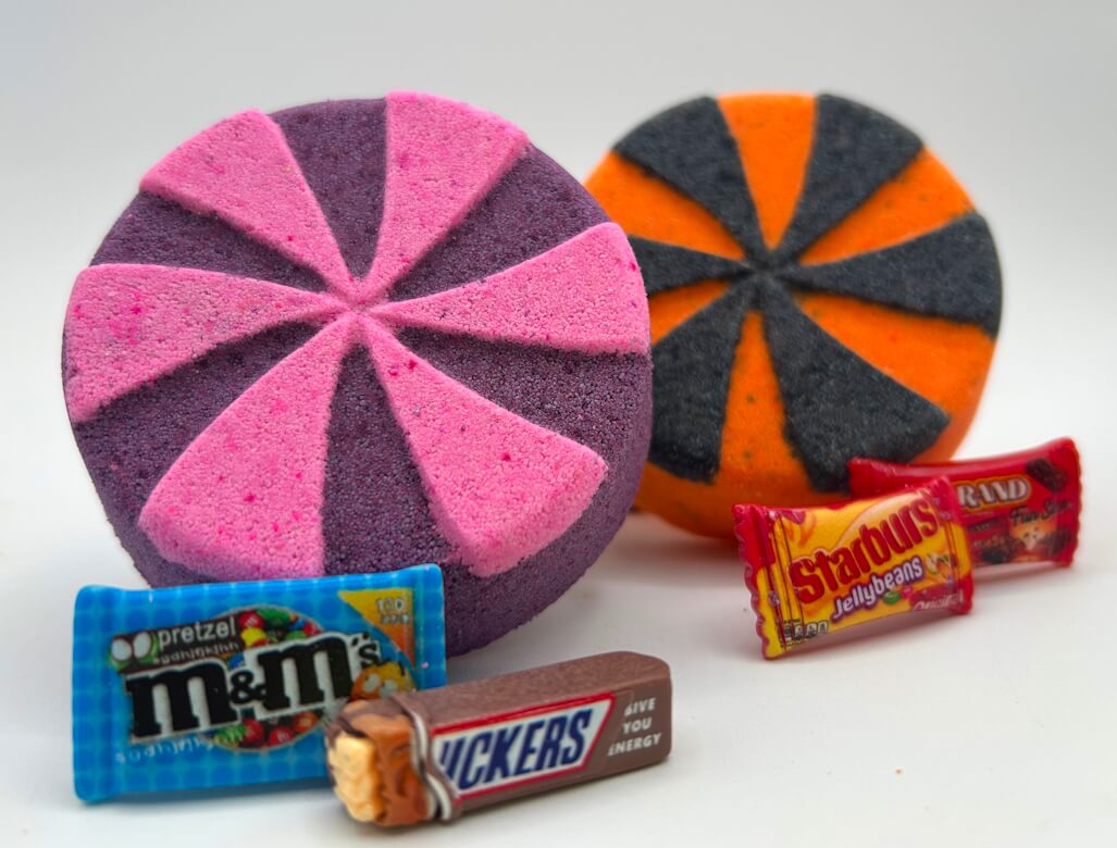 🍭 Halloween Pinwheel Candy Kids Bath Bomb with Candy Trinkets Inside - Berwyn Betty's Bath & Body Shop
