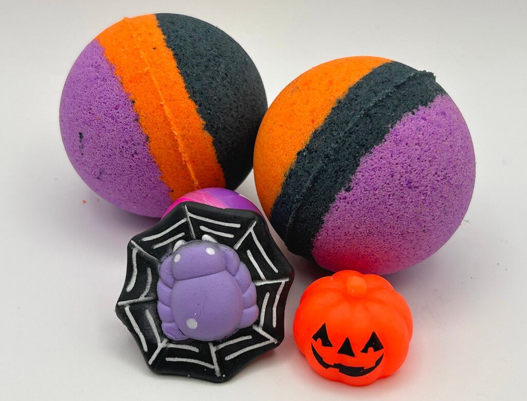 🎃 Halloween Striped Kids Bath Bomb with Stretchy Mochi Toy Inside - Berwyn Betty's Bath & Body Shop