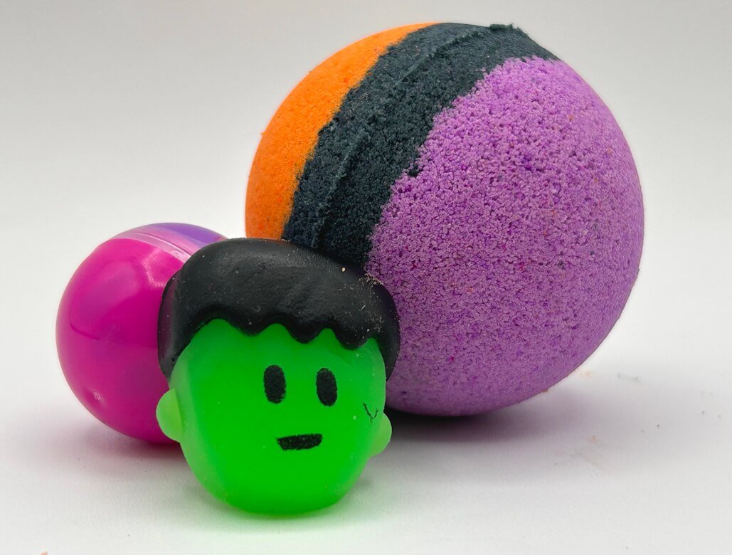 🎃 Halloween Striped Kids Bath Bomb with Stretchy Mochi Toy Inside - Berwyn Betty's Bath & Body Shop
