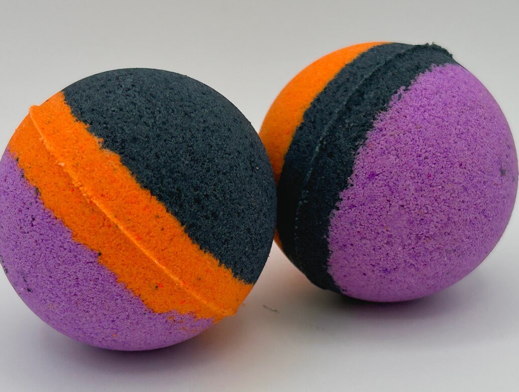 🎃 Halloween Striped Kids Bath Bomb with Stretchy Mochi Toy Inside - Berwyn Betty's Bath & Body Shop