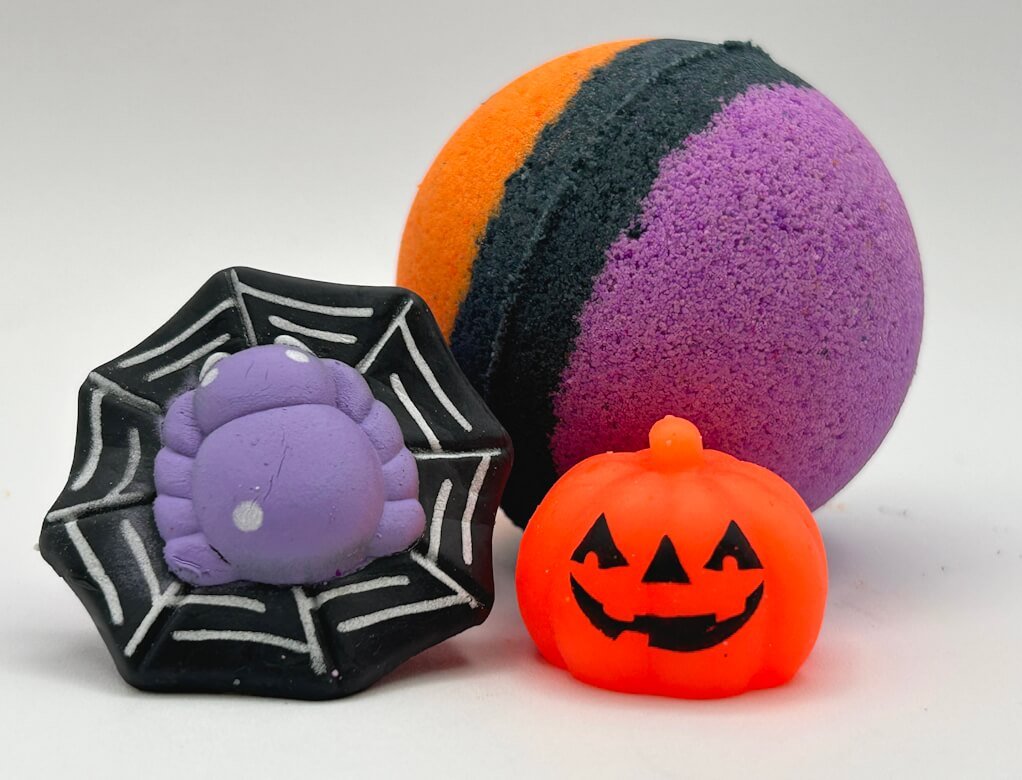 🎃 Halloween Striped Kids Bath Bomb with Stretchy Mochi Toy Inside - Berwyn Betty's Bath & Body Shop