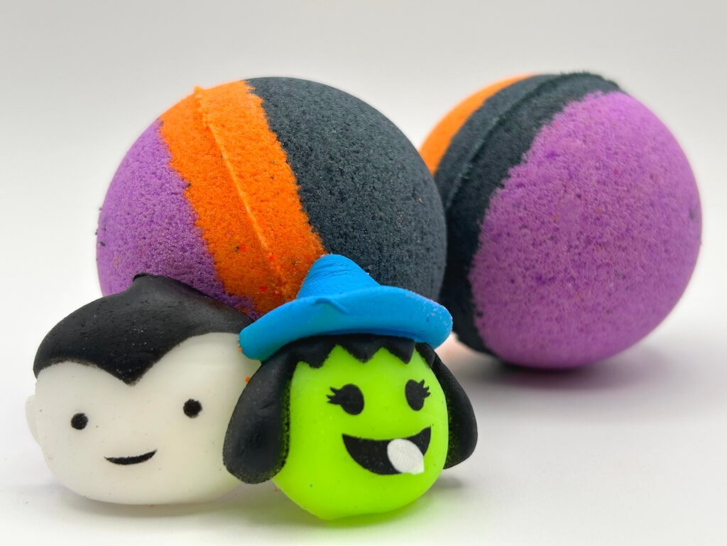 🎃 Halloween Striped Kids Bath Bomb with Stretchy Mochi Toy Inside - Berwyn Betty's Bath & Body Shop