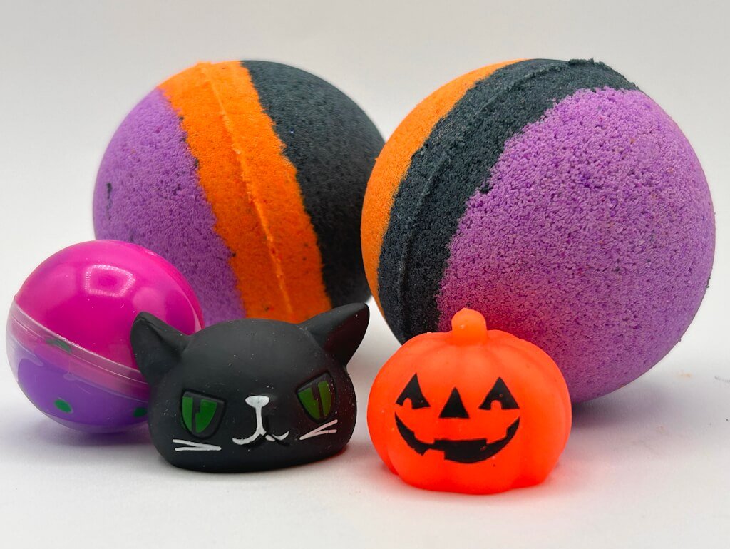🎃 Halloween Striped Kids Bath Bomb with Stretchy Mochi Toy Inside - Berwyn Betty's Bath & Body Shop