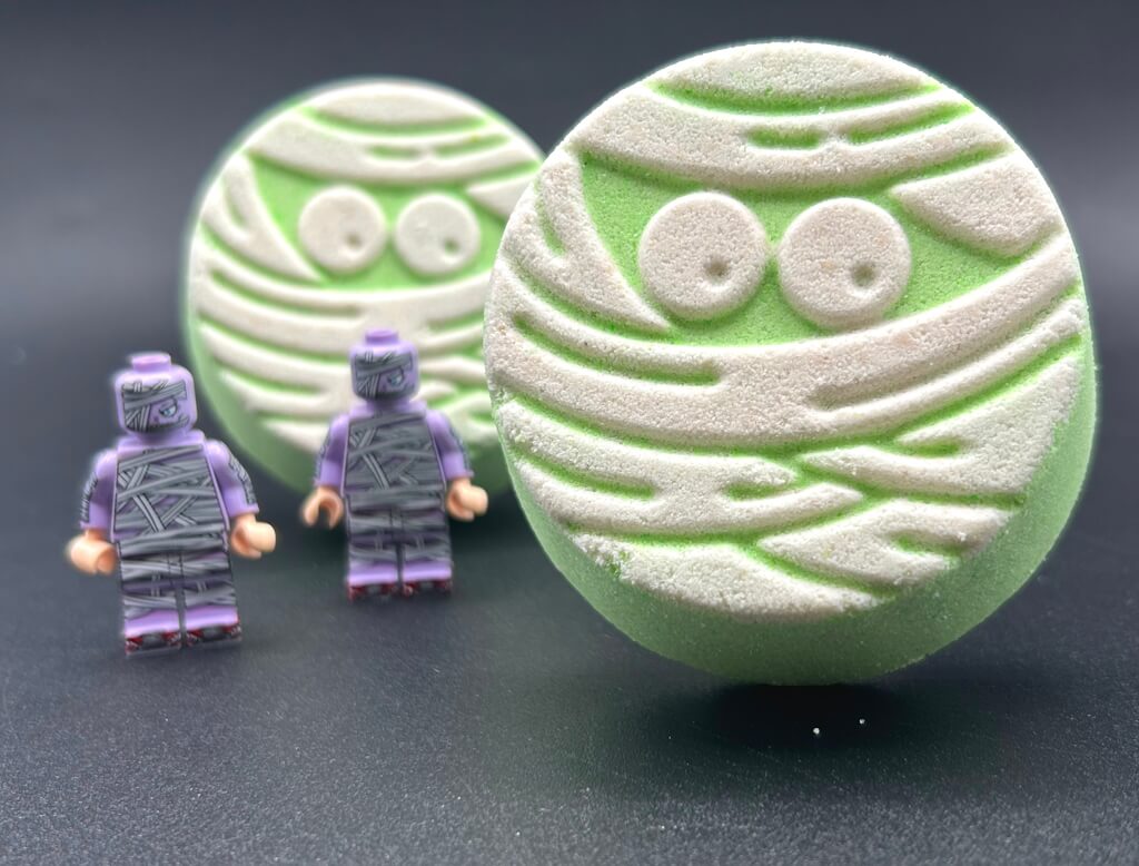 🧟‍♂️ Mummy Face Kids Bath Bomb with Mummy Minifigure Toy Inside - Berwyn Betty's Bath & Body Shop