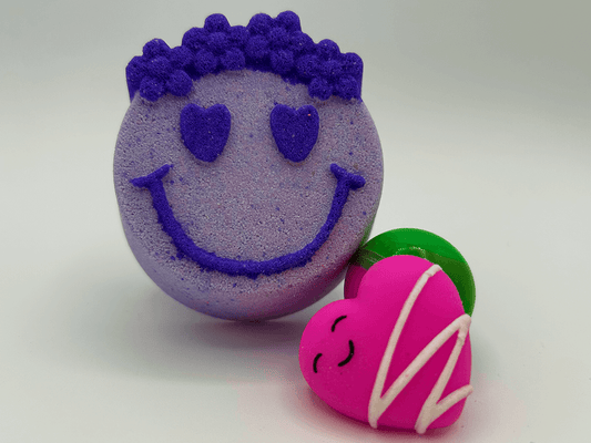 SMILEY VALENTINE Kids Bath Bomb with Valentine Themed Mochi Toy Inside - Berwyn Betty's Bath & Body Shop