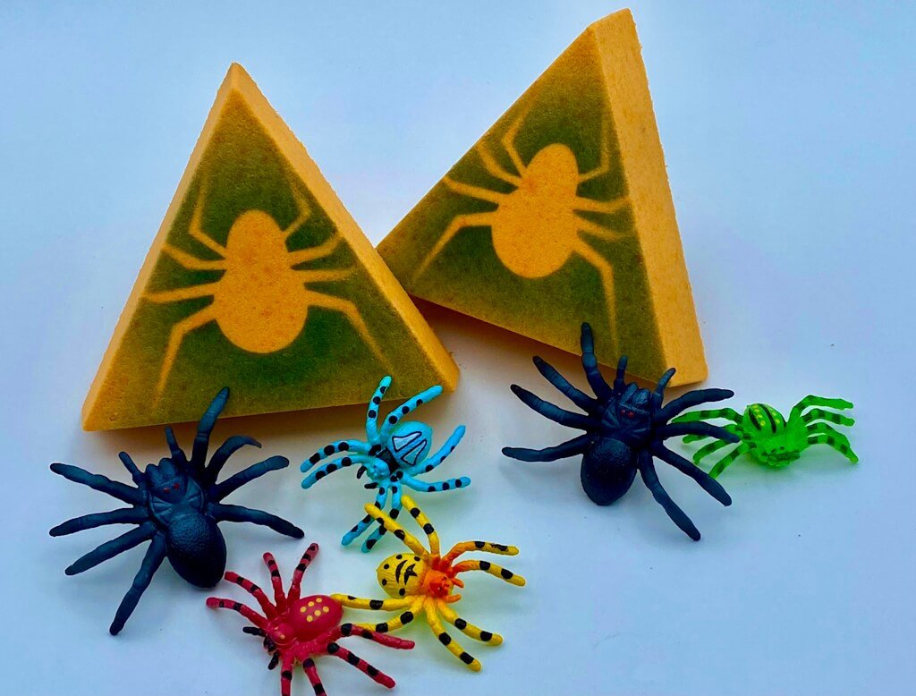 🕷️ Spooky Spider Bath Bomb – With Creepy Toy Surprise Inside! - Berwyn Betty's Bath & Body Shop