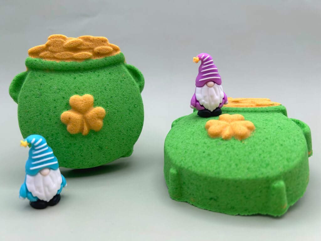 St Patrick's Pot O’Gold Kids Bath Bomb with Gnome Toy Inside - Berwyn Betty's Bath & Body Shop