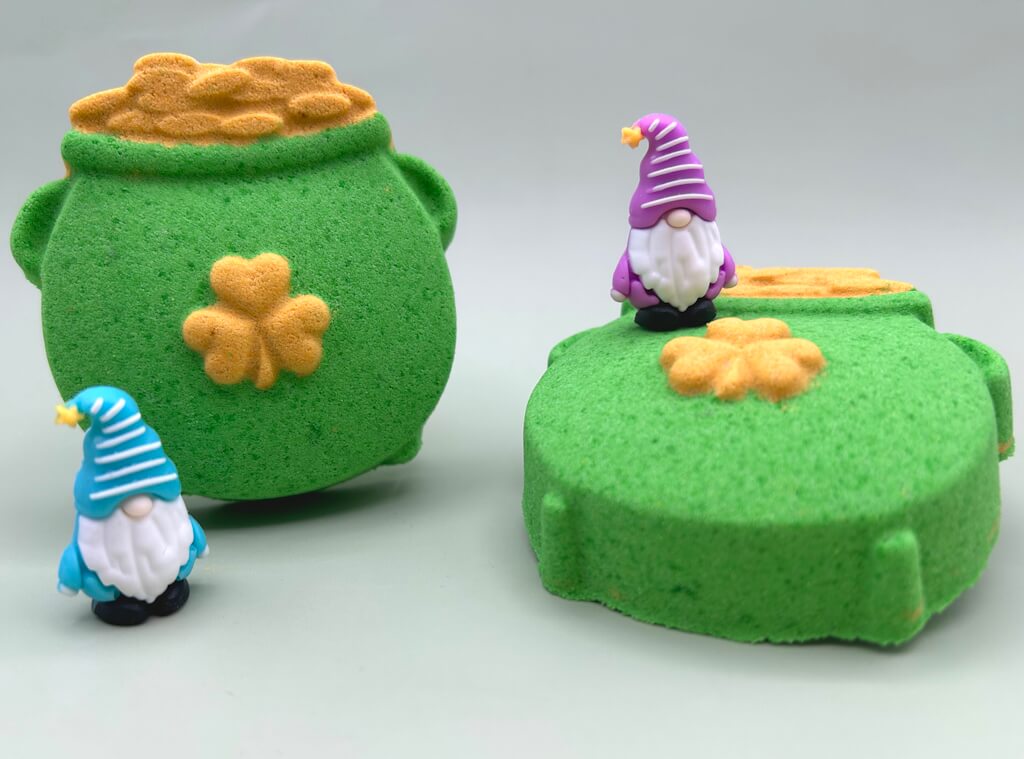 St Patrick's Pot O’Gold Kids Bath Bomb with Gnome Toy Inside - Berwyn Betty's Bath & Body Shop