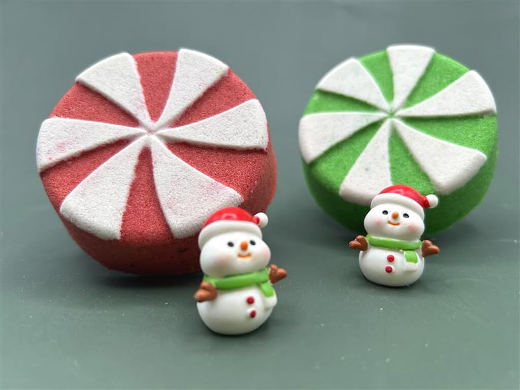 Starlight Mint Kids Bath Bomb with Holiday Snowman Inside - Berwyn Betty's Bath & Body Shop