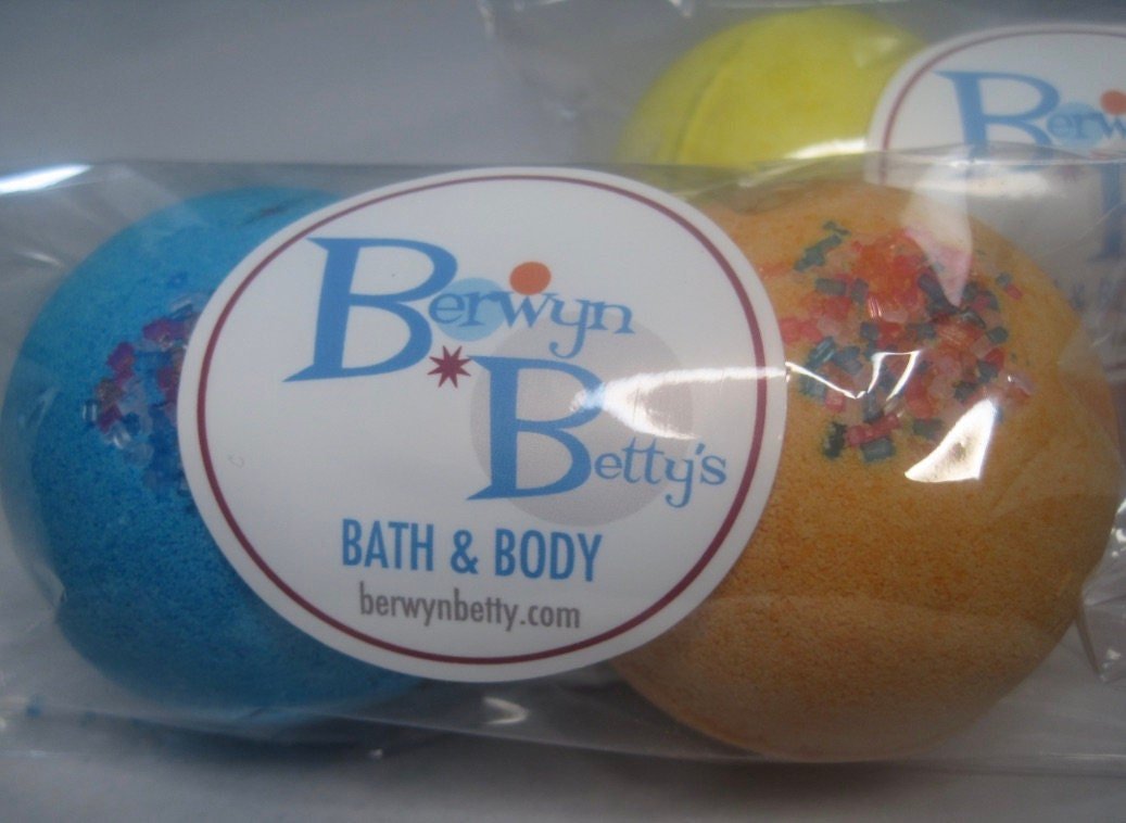 Animal Squinkie Bath Bombs with Toy Inside - 2 ct - Berwyn Betty's Bath & Body Shop