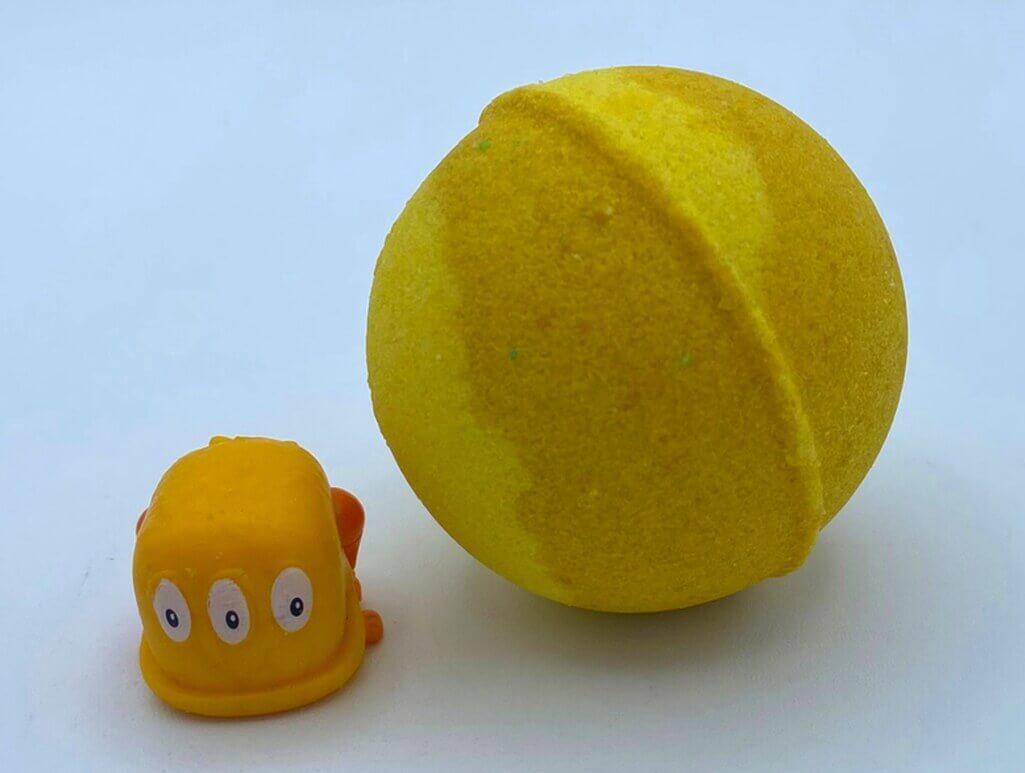 bomb the monsters BASICS Kids Bath Bomb Bag with Silly Monster Toy Inside
