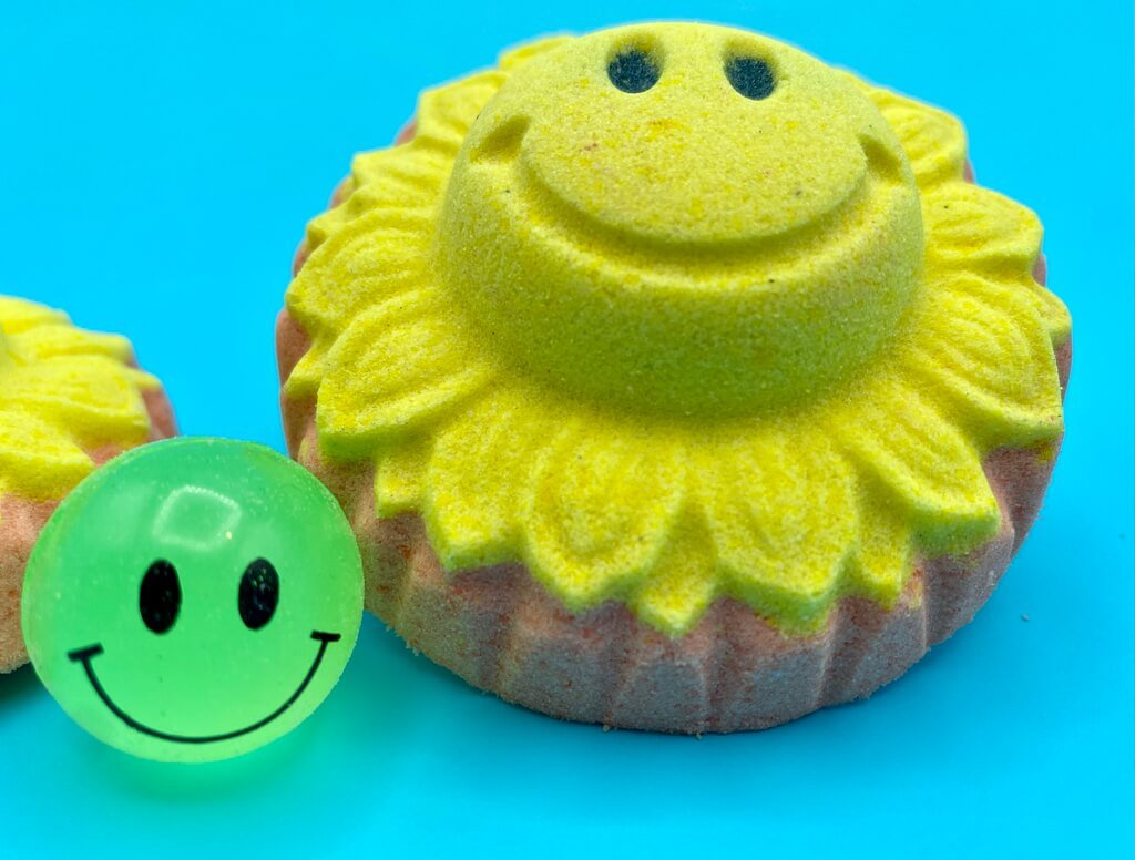 Happy Sun Kids Bath Bomb with Smiley Rubber Ball Toy Inside
