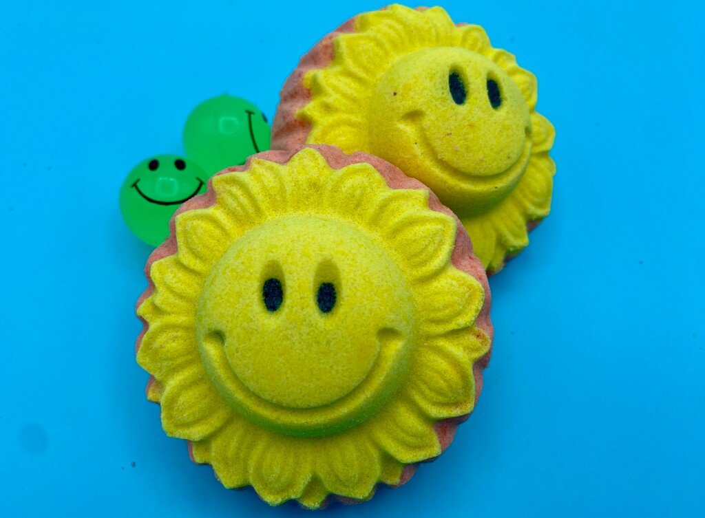 Happy Sun Kids Bath Bomb with Smiley Rubber Ball Toy Inside