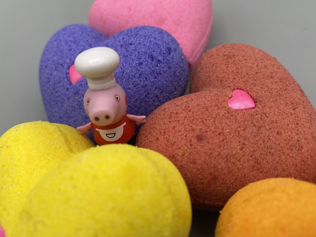 Peppa Pig Valentine Hearts Bath Bomb Gift Box (with Toy Inside) - 6 ct - Berwyn Betty's Bath & Body Shop