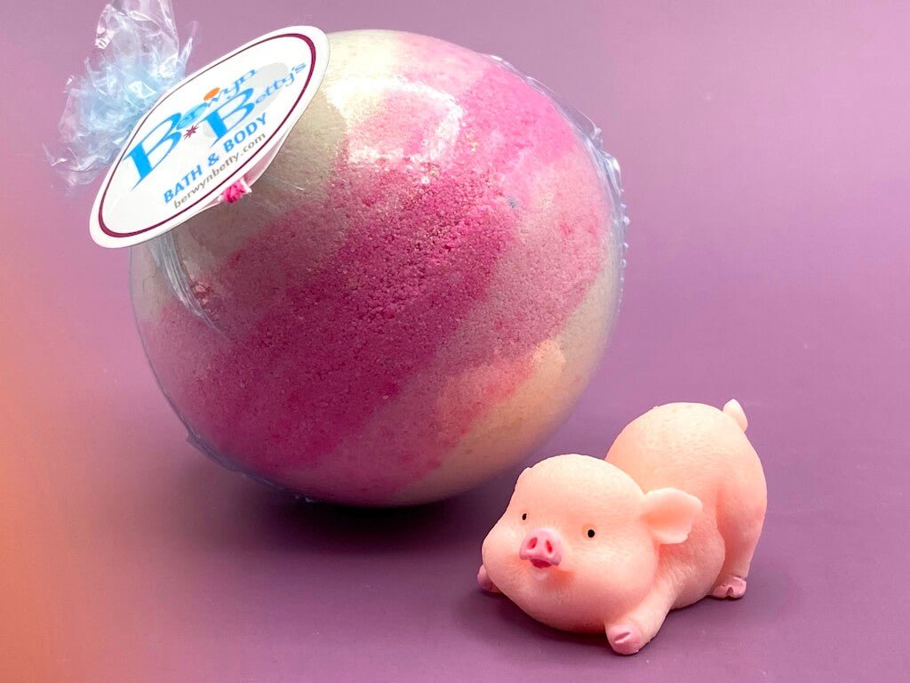 Wooly Bomba しなるビーター [もふもふピンク] 新品直輸入1本 残4 Piggy Kids Bath Bomb with Pig Toy Inside