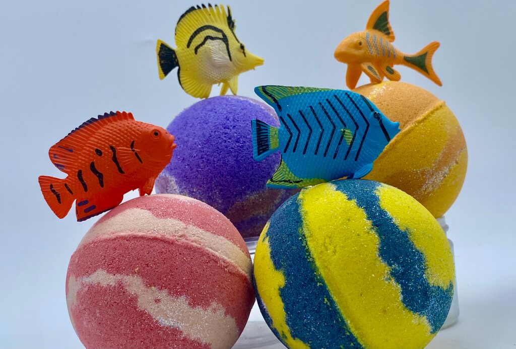 Tropical Fish Kids Bath Bomb with Toy Tropical Fish Inside